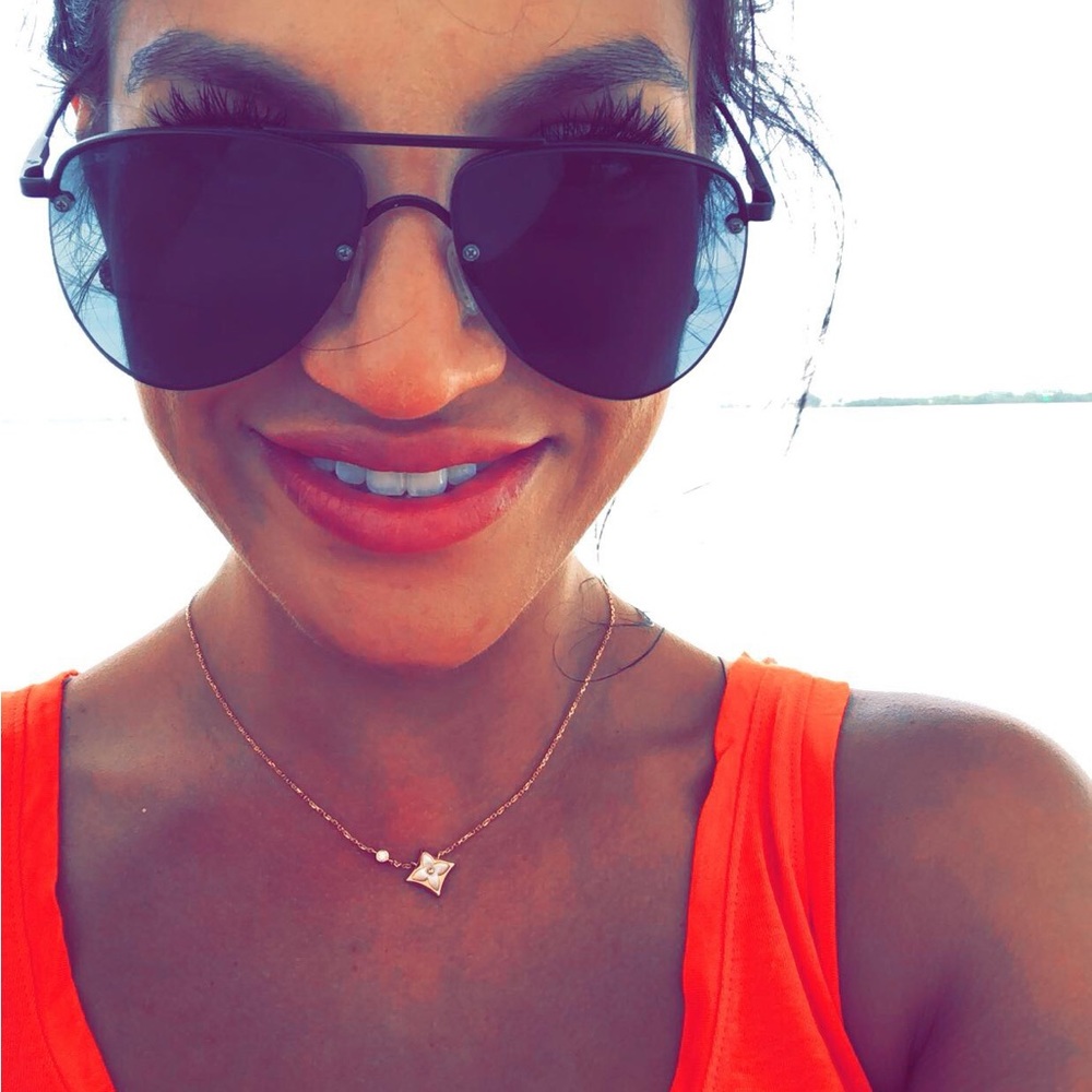 LOUIS VUITTON Pandan Tiff Star Blossom BB - 18k Pink Gold Shell Pendant Necklace